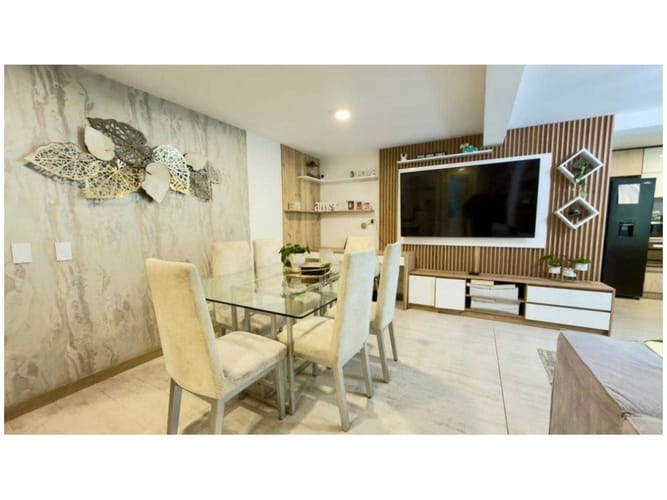 Apartamento de 3 alcobas en venta en Loma De Los Bernal, Medellín, 151 m² · foto 4 de 16