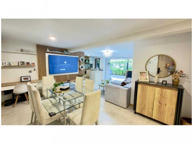 Apartamento de 3 alcobas en venta en Loma De Los Bernal, Medellín, 151 m² · foto 5 de 16