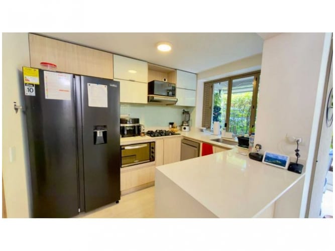 Apartamento de 3 alcobas en venta en Loma De Los Bernal, Medellín, 151 m² · foto 6 de 16