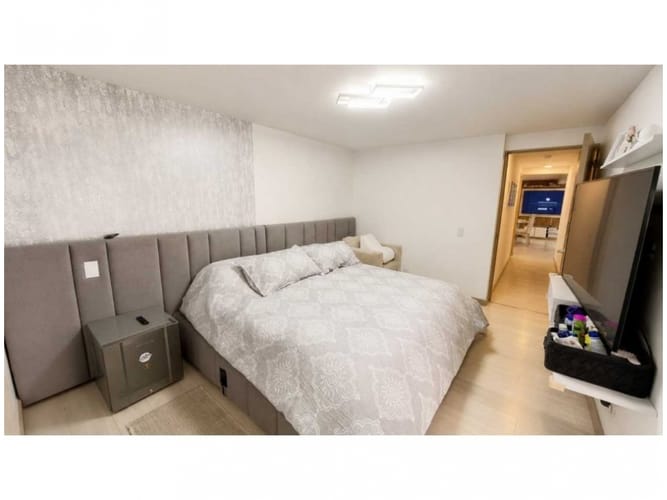 Apartamento de 3 alcobas en venta en Loma De Los Bernal, Medellín, 151 m² · foto 7 de 16