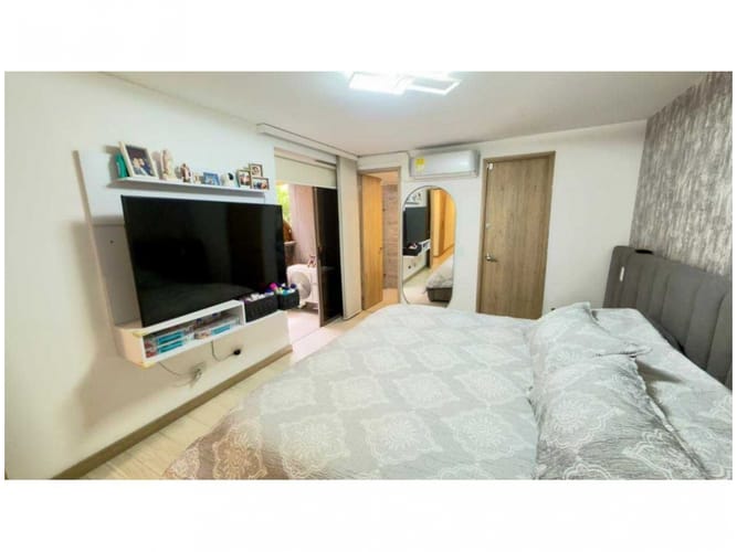 Apartamento de 3 alcobas en venta en Loma De Los Bernal, Medellín, 151 m² · foto 8 de 16
