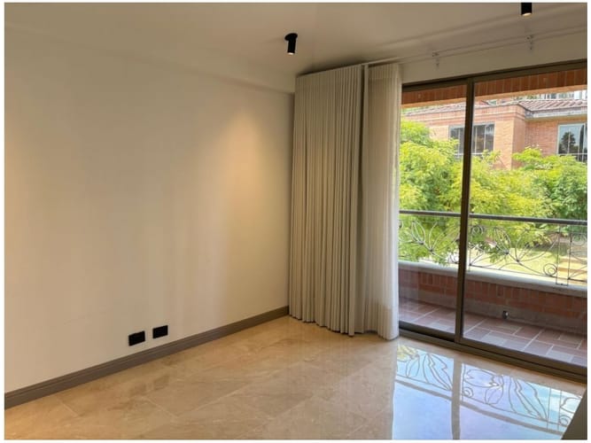 Casa de 3 alcobas en venta en El Poblado, Medellín, 416 m² · foto 15 de 20