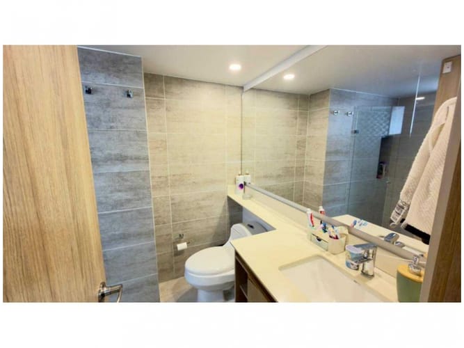 Apartamento de 3 alcobas en venta en Loma De Los Bernal, Medellín, 151 m² · foto 11 de 16