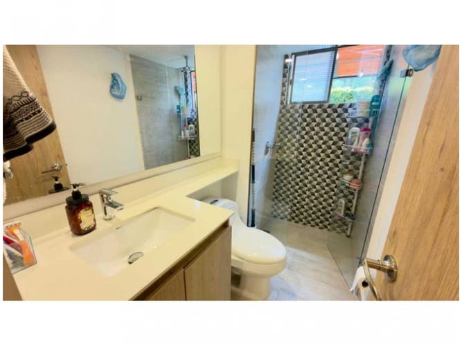 Apartamento de 3 alcobas en venta en Loma De Los Bernal, Medellín, 151 m² · foto 12 de 16
