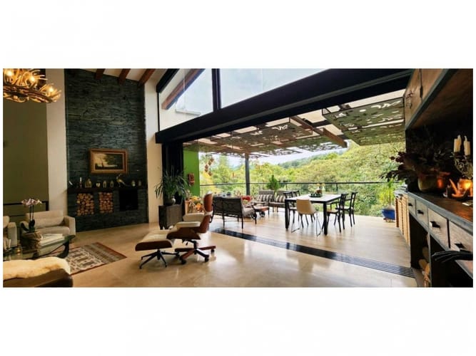 Casa de 4 alcobas en venta en Loma Del Chocho, Envigado, 490 m² · foto 2 de 24