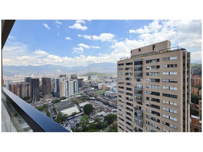Apartamento de 3 alcobas en venta en El Poblado, Medellín, 121 m² · foto 2 de 24