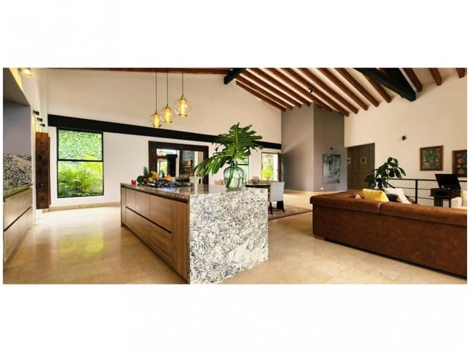 Casa de 4 alcobas en venta en Loma Del Chocho, Envigado, 490 m² · foto 3 de 24