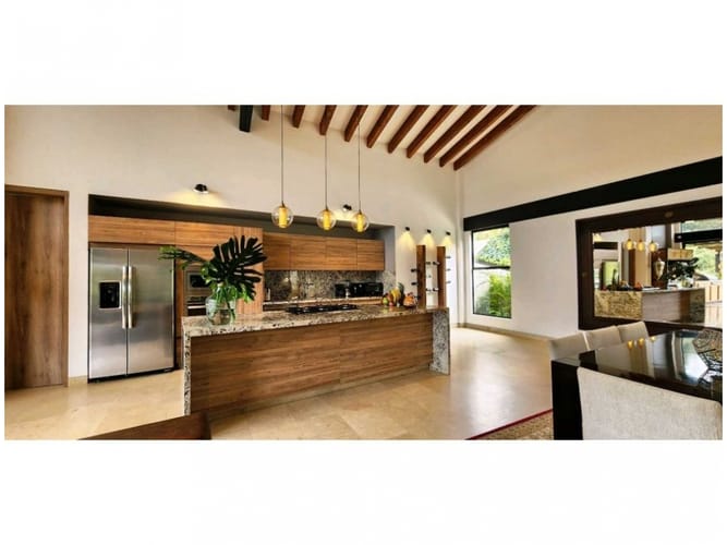 Casa de 4 alcobas en venta en Loma Del Chocho, Envigado, 490 m² · foto 4 de 24