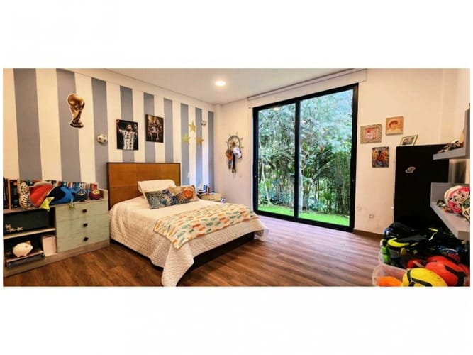 Casa de 4 alcobas en venta en Loma Del Chocho, Envigado, 490 m² · foto 11 de 24