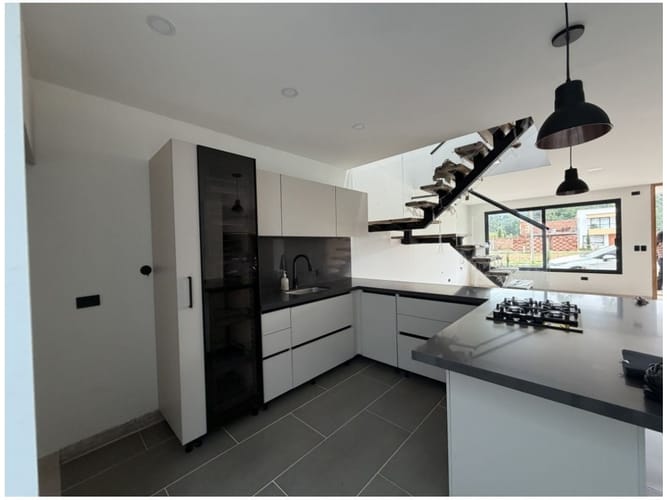 Casa de 3 alcobas en venta en El Tambo, La Ceja, 200 m² · foto 9 de 24