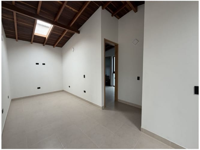 Casa de 3 alcobas en venta en El Tambo, La Ceja, 200 m² · foto 11 de 24