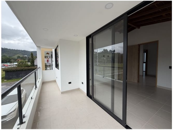 Casa de 3 alcobas en venta en El Tambo, La Ceja, 200 m² · foto 13 de 24