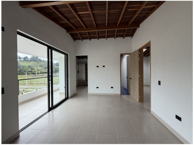 Casa de 3 alcobas en venta en El Tambo, La Ceja, 200 m² · foto 15 de 24