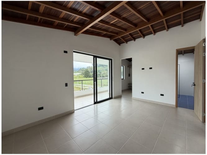 Casa de 3 alcobas en venta en El Tambo, La Ceja, 200 m² · foto 16 de 24