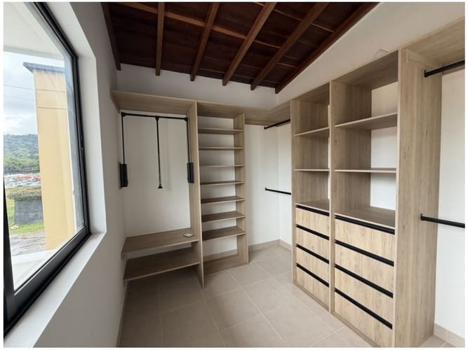 Casa de 3 alcobas en venta en El Tambo, La Ceja, 200 m² · foto 19 de 24