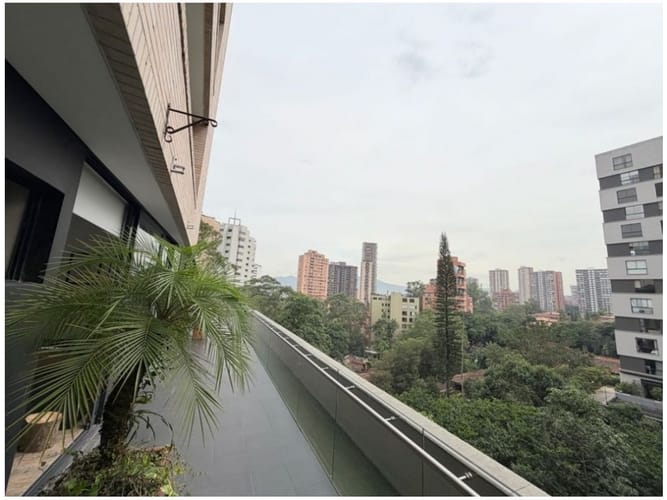 Apartamento de 2 alcobas en venta en El Poblado, Medellín, 181 m² · foto 11 de 24