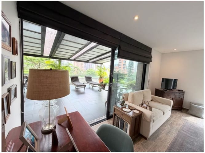 Apartamento de 2 alcobas en venta en El Poblado, Medellín, 181 m² · foto 12 de 24