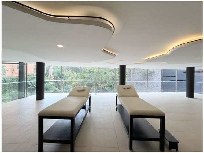 Apartamento de 2 alcobas en venta en El Poblado, Medellín, 181 m² · foto 21 de 24