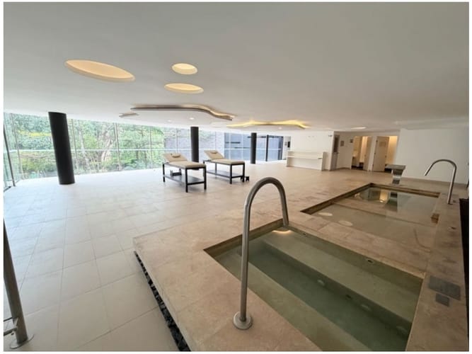 Apartamento de 2 alcobas en venta en El Poblado, Medellín, 181 m² · foto 22 de 24