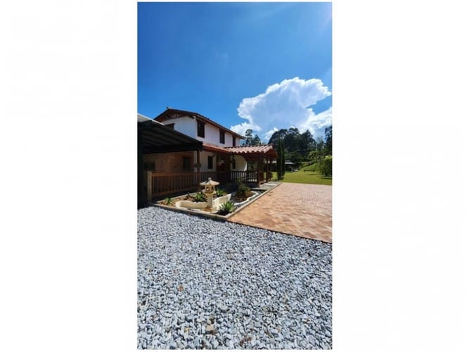 Casa de 4 alcobas en venta en Blanquizal, Rionegro · foto 2 de 20
