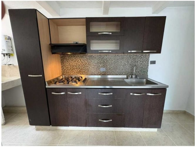 Apartamento de 3 alcobas en venta en Los Colores, Medellín, 82 m² · foto 3 de 19