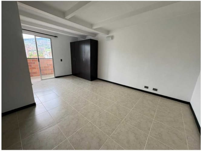 Apartamento de 3 alcobas en venta en Los Colores, Medellín, 82 m² · foto 4 de 19