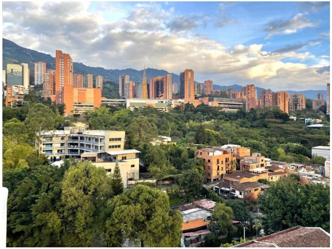 Apartamento en venta en El Poblado, Medellín · foto 3 de 18