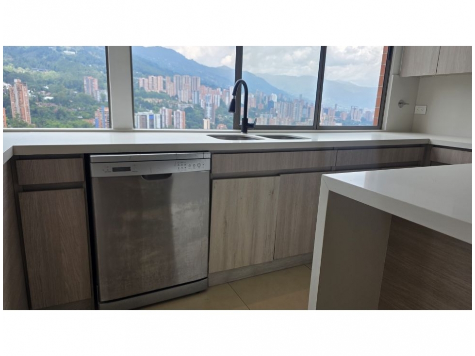 Apartamento en venta en Altos Del Poblado, Medellín · foto 8 de 24
