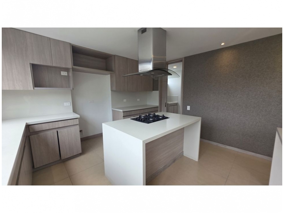Apartamento en venta en Altos Del Poblado, Medellín · foto 9 de 24