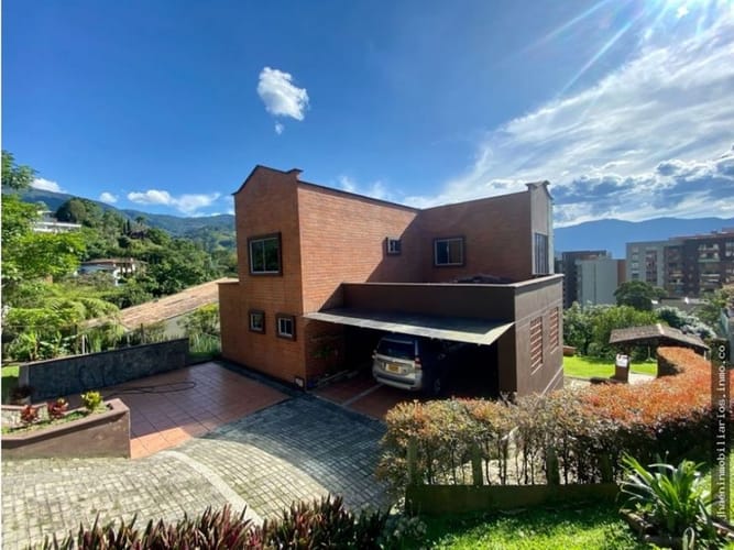 Casa de 4 alcobas en venta en Loma Del Escobero, Envigado, 1036 m² · foto 2 de 20