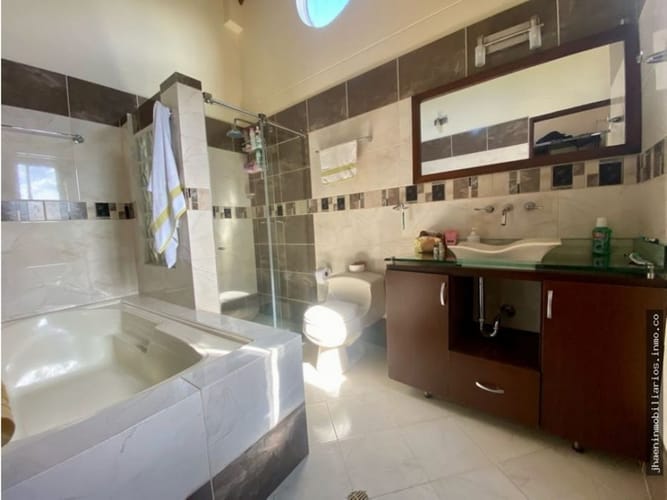 Casa de 4 alcobas en venta en Loma Del Escobero, Envigado, 1036 m² · foto 16 de 20