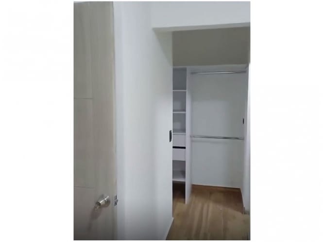 Casa de 6 alcobas en venta en Laureles, Medellín, 203 m² · foto 9 de 10