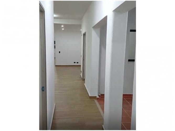 Casa de 6 alcobas en venta en Laureles, Medellín, 203 m² · foto 10 de 10