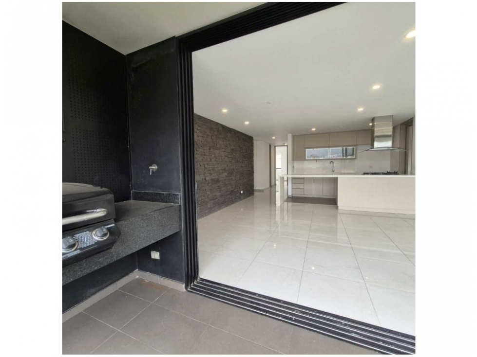 Apartamento en venta en Altos Del Poblado, Medellín · foto 4 de 18