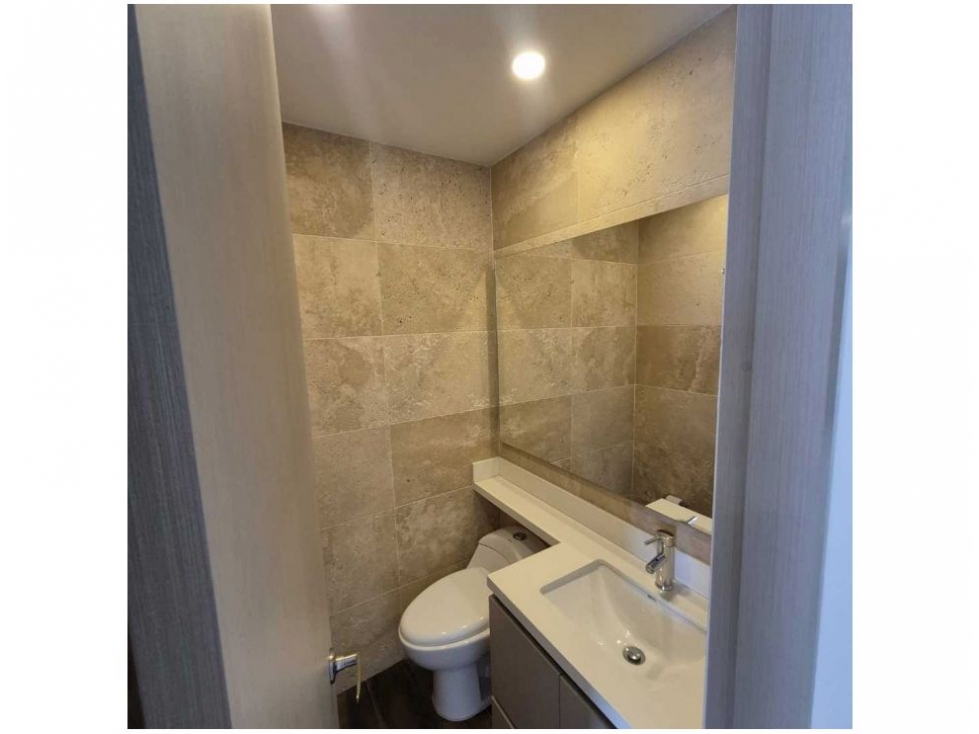 Apartamento en venta en Altos Del Poblado, Medellín · foto 7 de 18