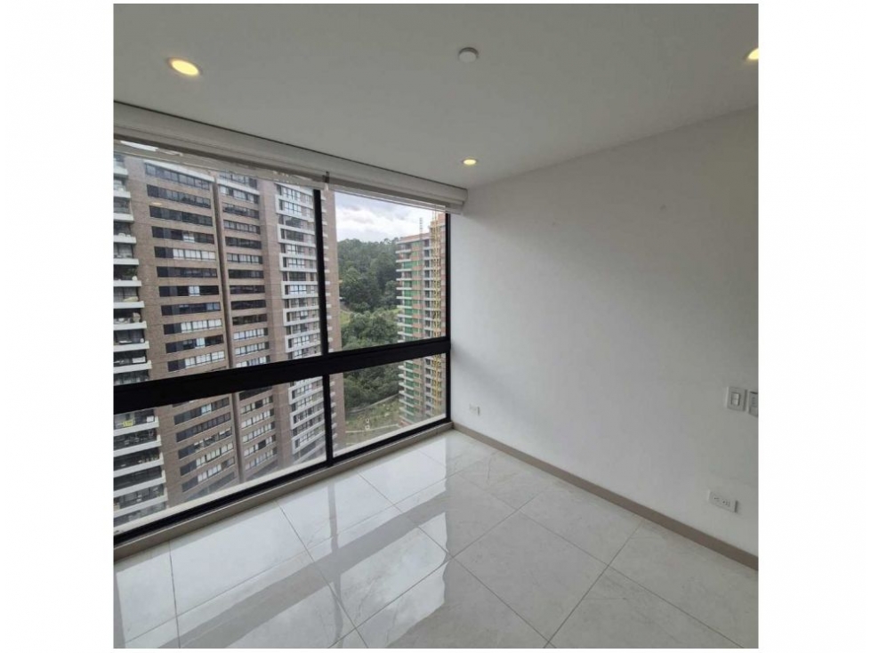 Apartamento en venta en Altos Del Poblado, Medellín · foto 9 de 18