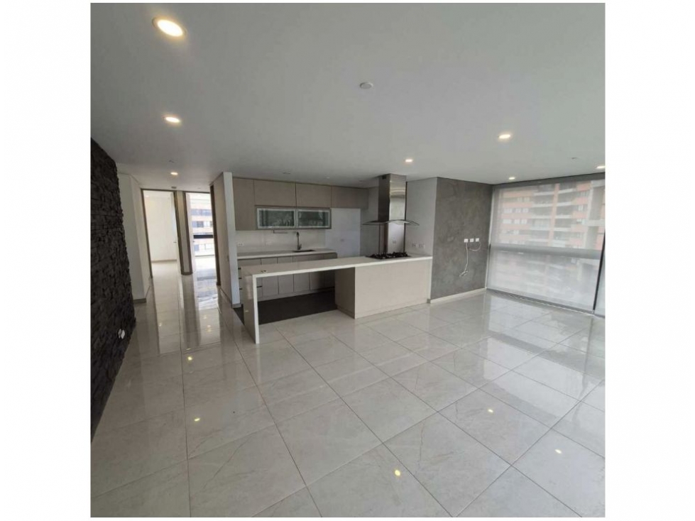 Apartamento en venta en Altos Del Poblado, Medellín · foto 12 de 18