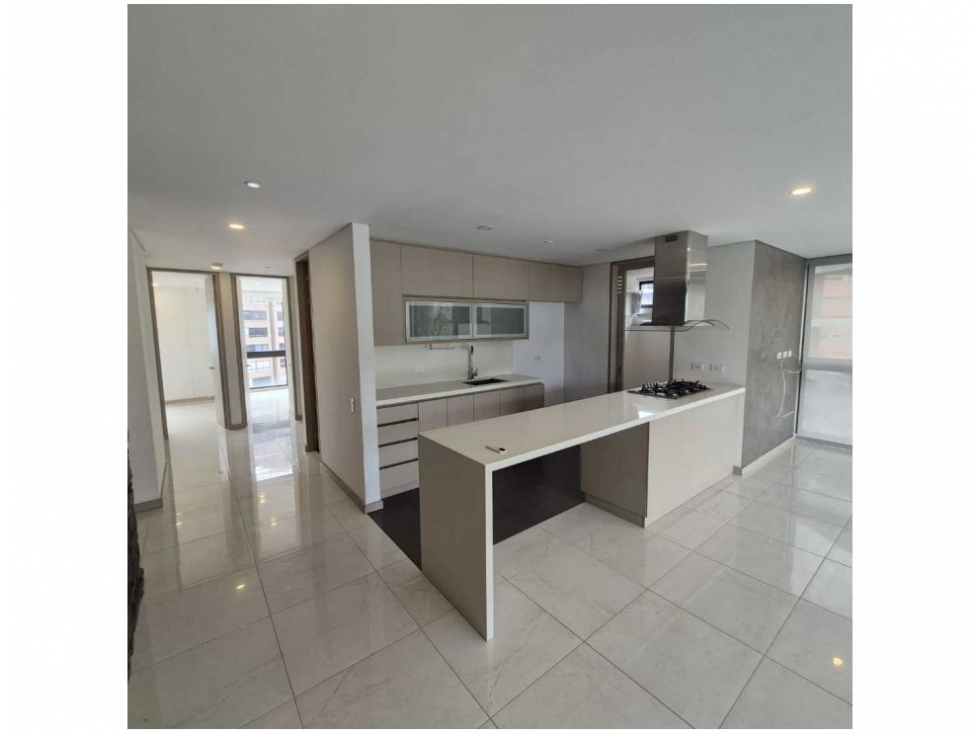 Apartamento en venta en Altos Del Poblado, Medellín · foto 13 de 18