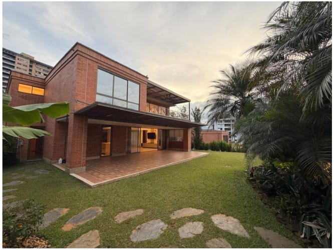 Casa de 3 alcobas en venta en El Tesoro, Medellín, 416 m² · foto 2 de 24
