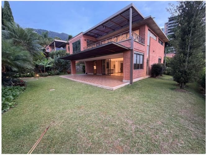 Casa de 3 alcobas en venta en El Tesoro, Medellín, 416 m² · foto 3 de 24