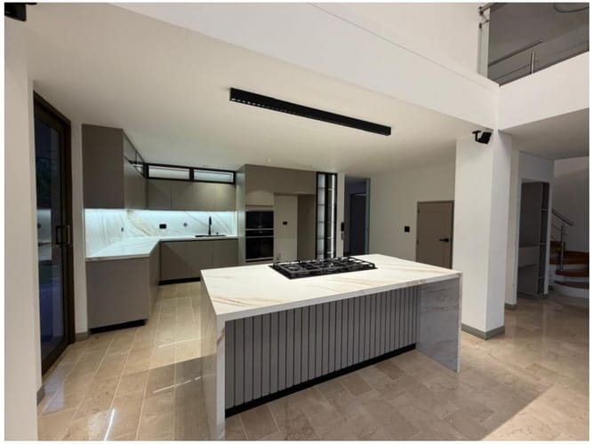 Casa de 3 alcobas en venta en El Tesoro, Medellín, 416 m² · foto 4 de 24