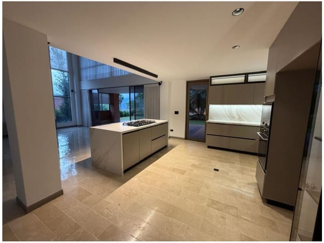 Casa de 3 alcobas en venta en El Tesoro, Medellín, 416 m² · foto 6 de 24