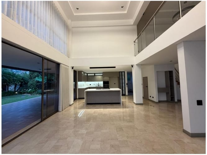 Casa de 3 alcobas en venta en El Tesoro, Medellín, 416 m² · foto 7 de 24