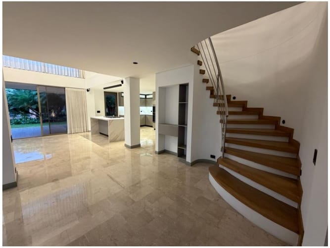 Casa de 3 alcobas en venta en El Tesoro, Medellín, 416 m² · foto 8 de 24