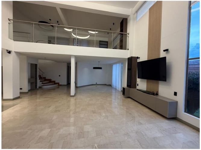 Casa de 3 alcobas en venta en El Tesoro, Medellín, 416 m² · foto 9 de 24
