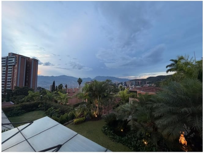 Casa de 3 alcobas en venta en El Tesoro, Medellín, 416 m² · foto 11 de 24