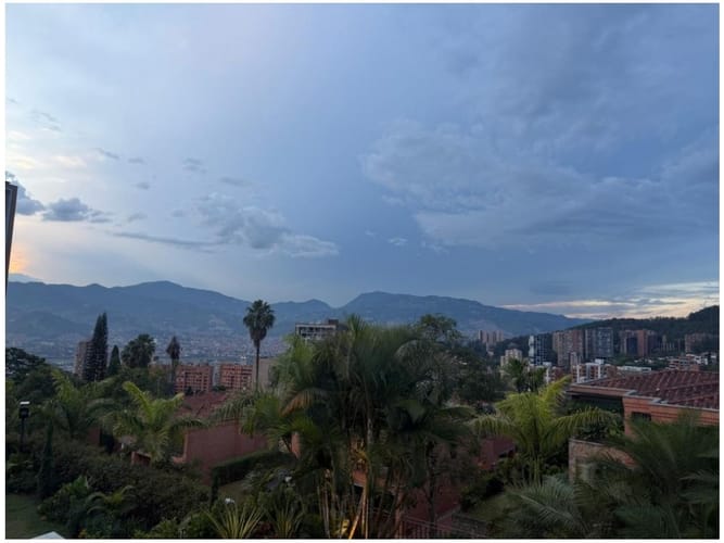Casa de 3 alcobas en venta en El Tesoro, Medellín, 416 m² · foto 12 de 24
