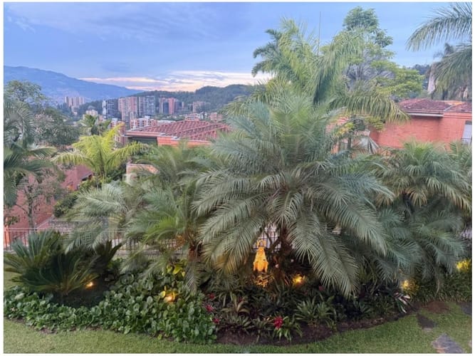 Casa de 3 alcobas en venta en El Tesoro, Medellín, 416 m² · foto 13 de 24