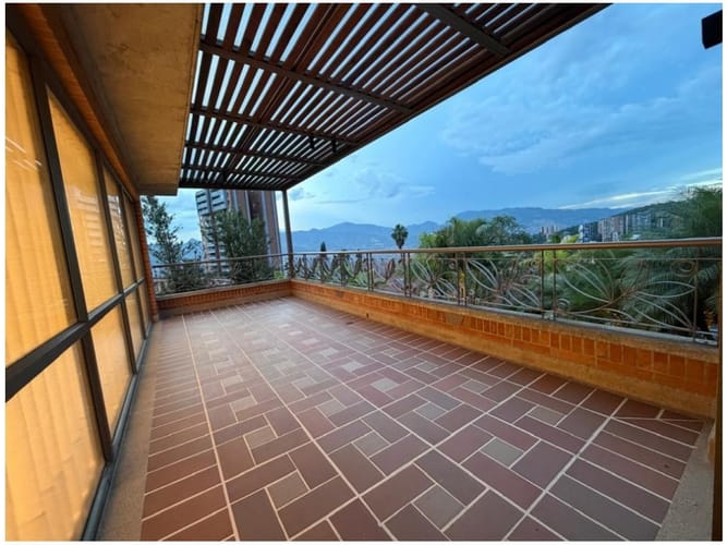 Casa de 3 alcobas en venta en El Tesoro, Medellín, 416 m² · foto 16 de 24