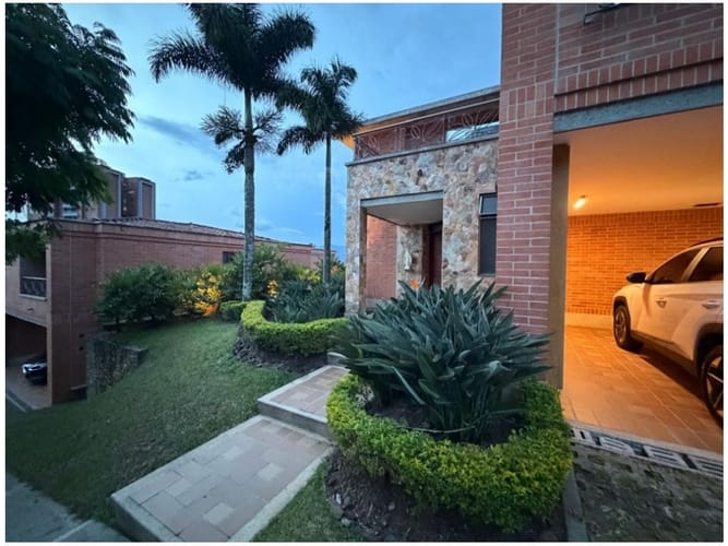 Casa de 3 alcobas en venta en El Tesoro, Medellín, 416 m² · foto 17 de 24